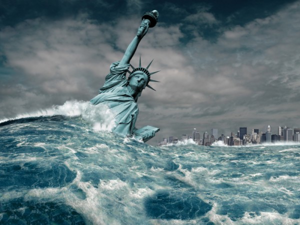 statue-of-liberty-drowning