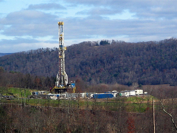 Marcellus Shale Gas Drilling Tower: Image by Ruhrfisch