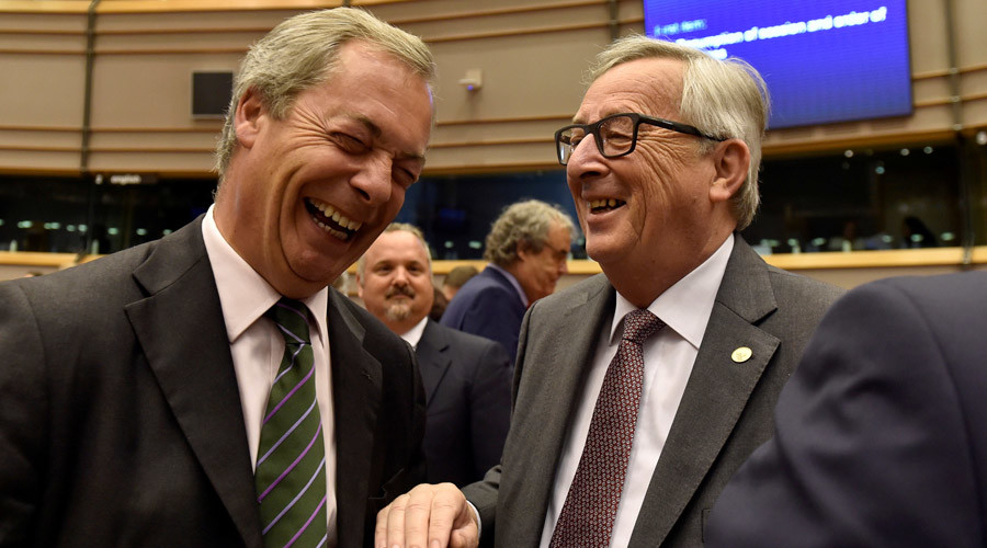  European Commission President Jean-Claude Juncker welcomes Nigel Farage, the leader of the United Kingdom Independence Party, prior to a plenary session at the European Parliament on the outcome of the "Brexit" in Brussels, Belgium, June 28, 2016. © Eric Vidal / Reuters 